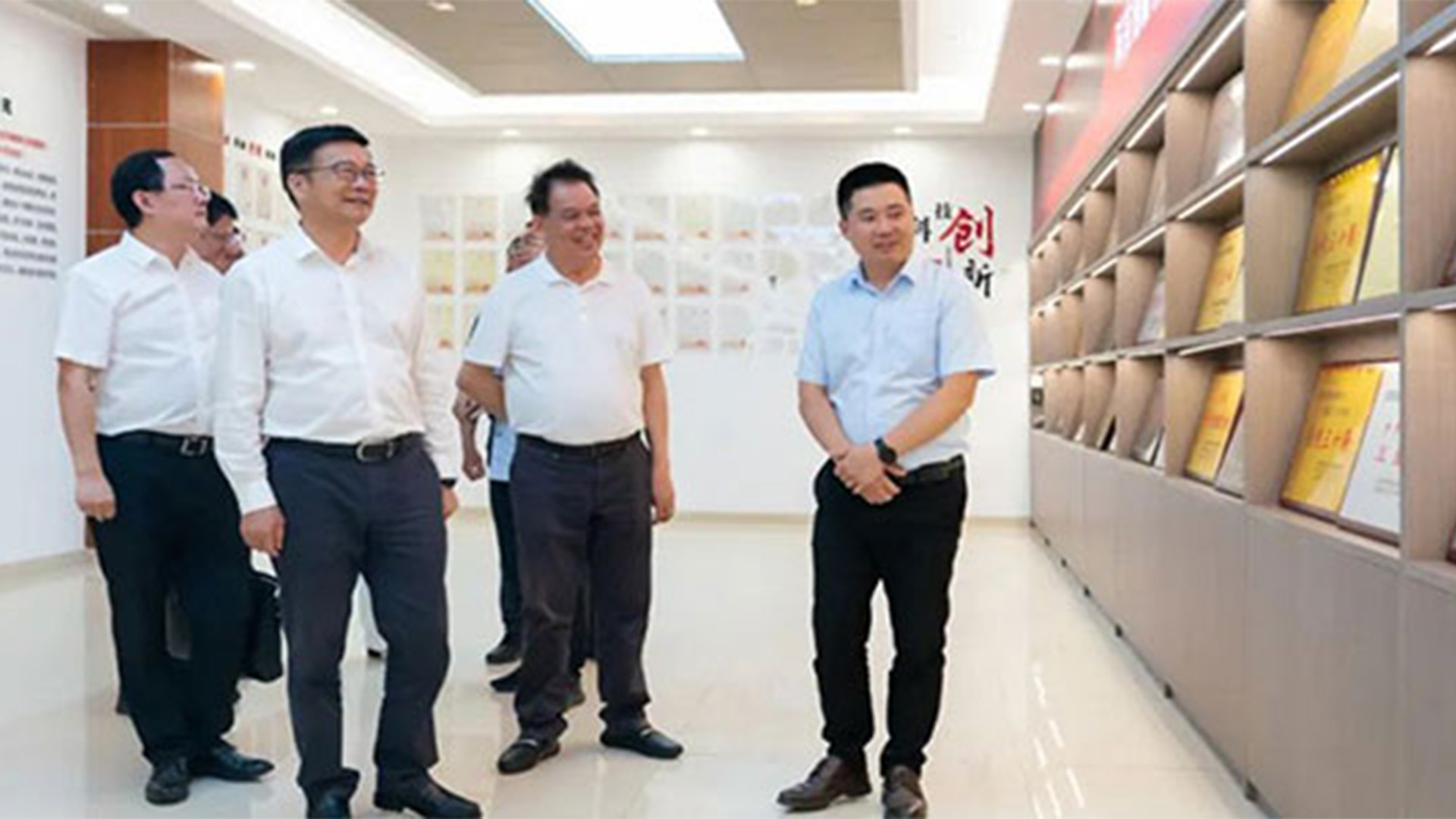溫州灣新區(qū)黨工委書記、管委會(huì)主任周一富走訪浙江石化閥門有限公司